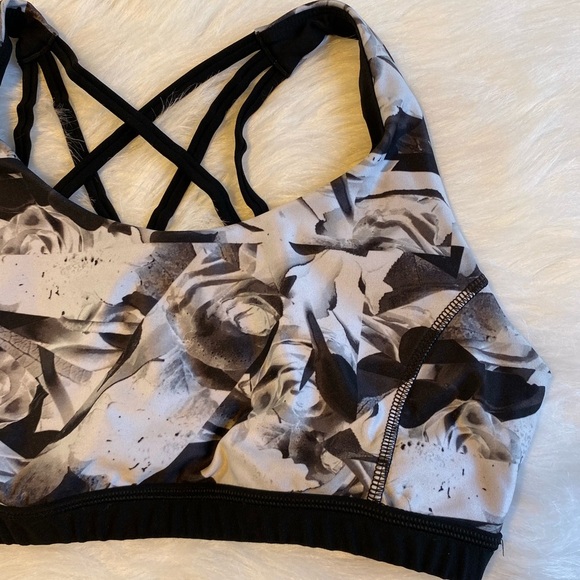 Cascade Sport Sports Bra Womens Size Large Gray White‎ Floral Wireless Strappy - Picture 3 of 6